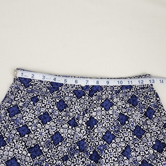 Vintage Tommy Hilfiger Blue & White Designed 100% Cotton Shorts - Picture 6 of 8